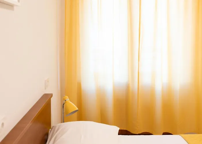 Sandra, 3*
