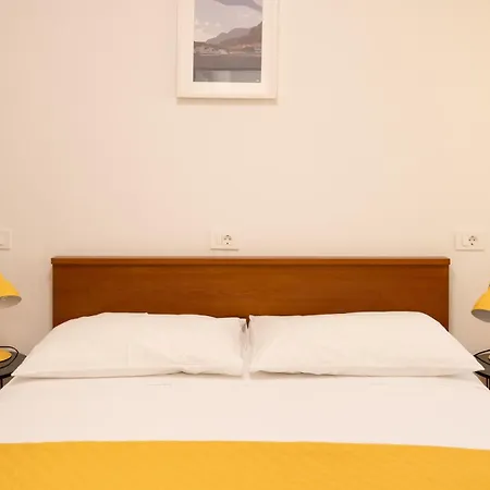Sandra, 3* Makarska