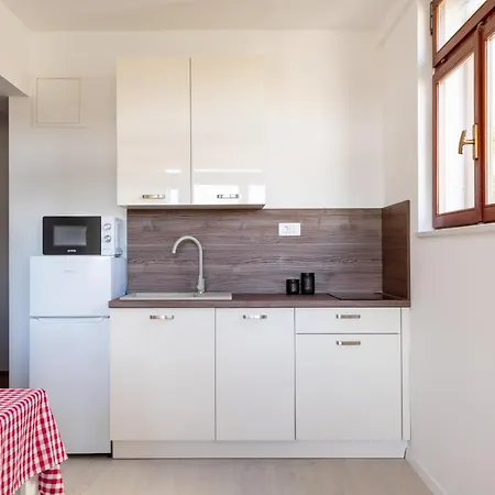 Sandra, Gostinjska kuća