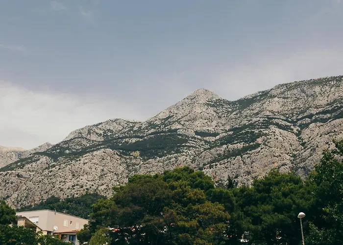 Sandra, Gostinjska kuća 3*
