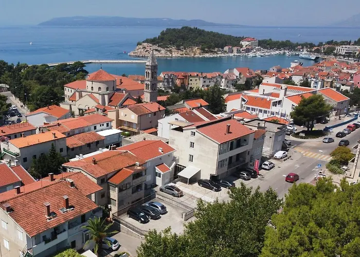 Sandra, Gostinjska kuća Makarska