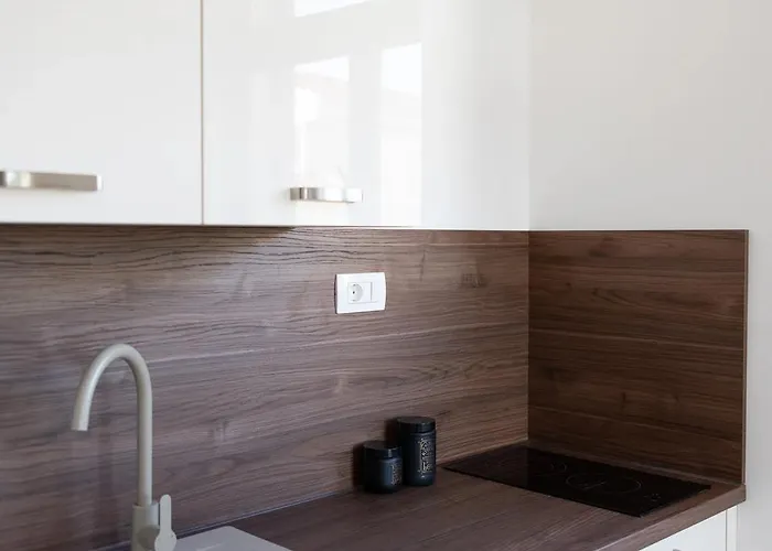 Sandra, Gostinjska kuća Makarska