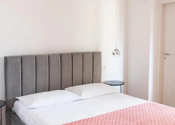 Sandra, Gostinjska kuća 3*